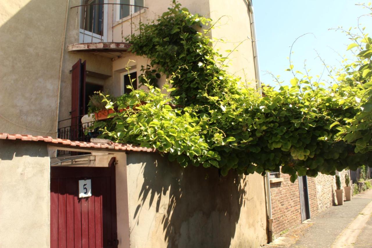 Gite Ancien Relais De Saint-Jacques La Roche-Guyon Dış mekan fotoğraf